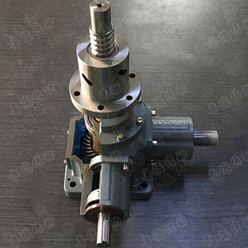 齒(chǐ)輪絲杆升降機