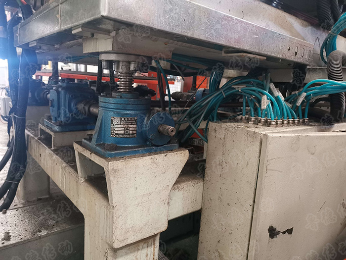 <strong>蝸輪絲杆升（shēng）降（jiàng）機</strong>聯（lián）動