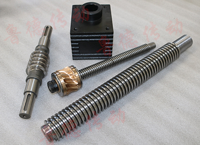 <strong>絲杆升降（jiàng）機</strong>自鎖原理