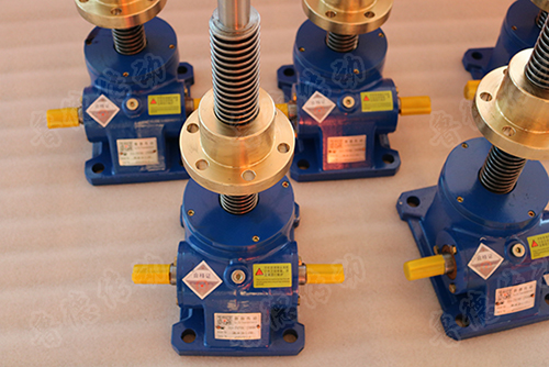 螺母（mǔ）運（yùn）動<strong>蝸輪絲杆（gǎn）升降機</strong>