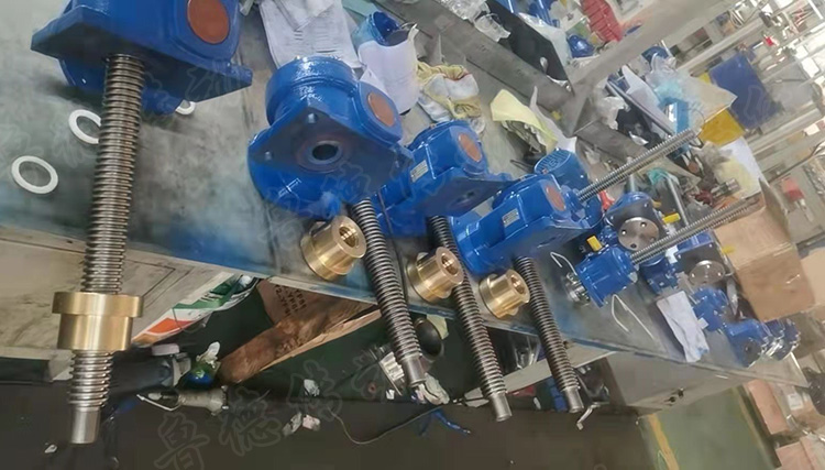 絲（sī）杆升降平台